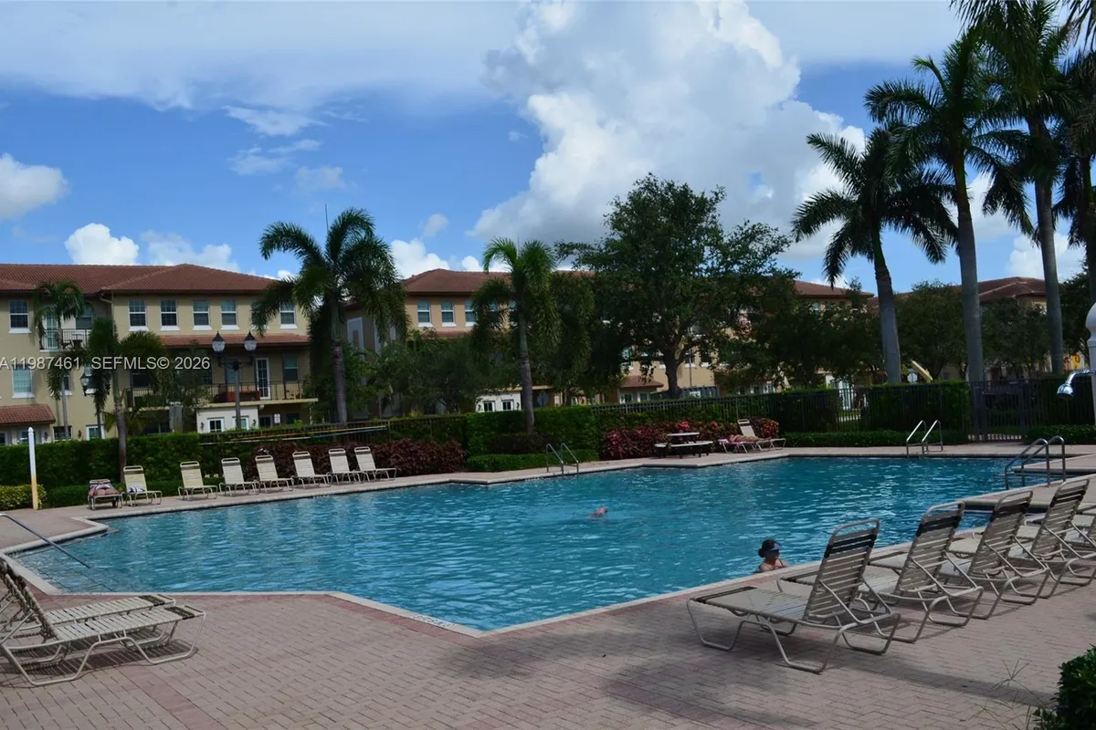 1524 SW 147th Ave, Pembroke Pines FL 33027