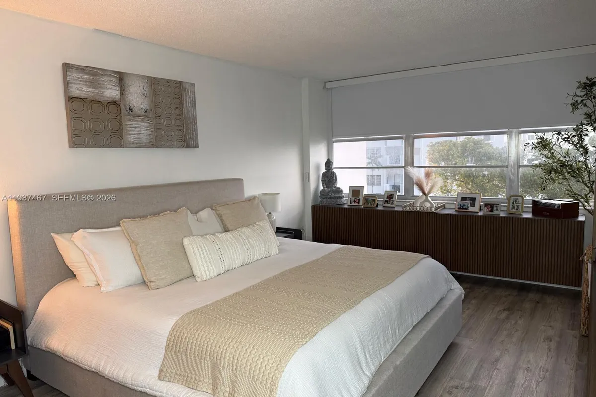 18061 Biscayne Blvd # 404, Aventura FL 33160