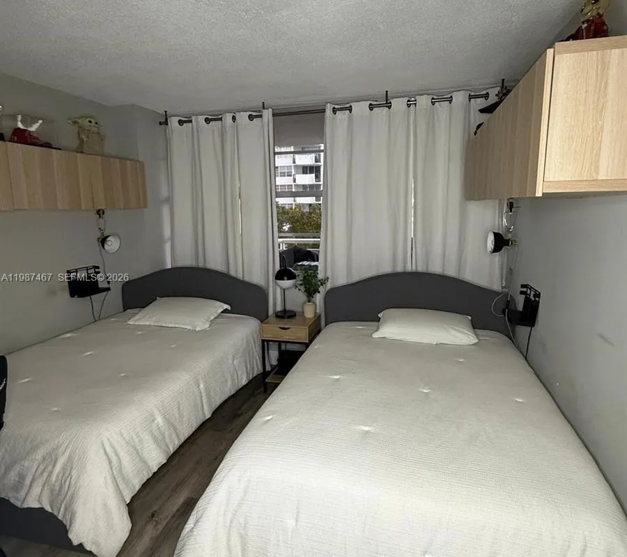 18061 Biscayne Blvd # 404, Aventura FL 33160