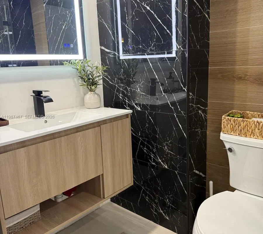 18061 Biscayne Blvd # 404, Aventura FL 33160