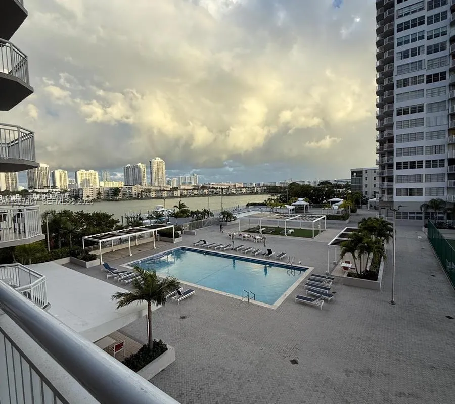 18061 Biscayne Blvd # 404, Aventura FL 33160