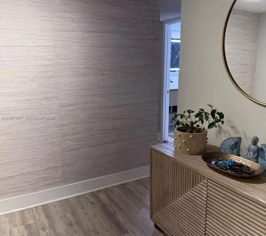 18061 Biscayne Blvd # 404, Aventura FL 33160