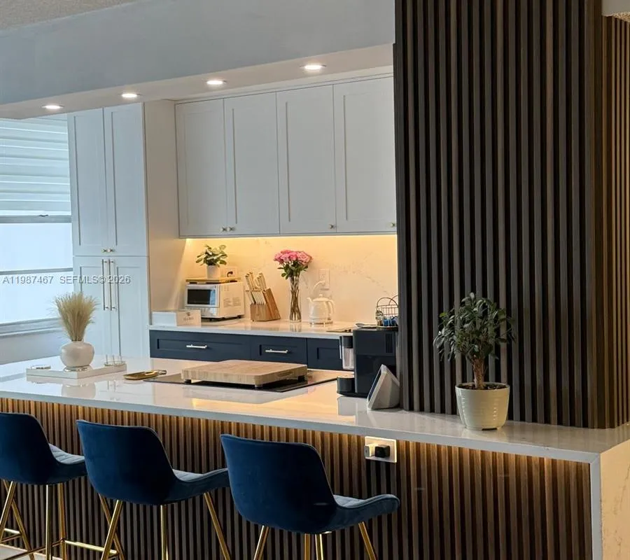 18061 Biscayne Blvd # 404, Aventura FL 33160