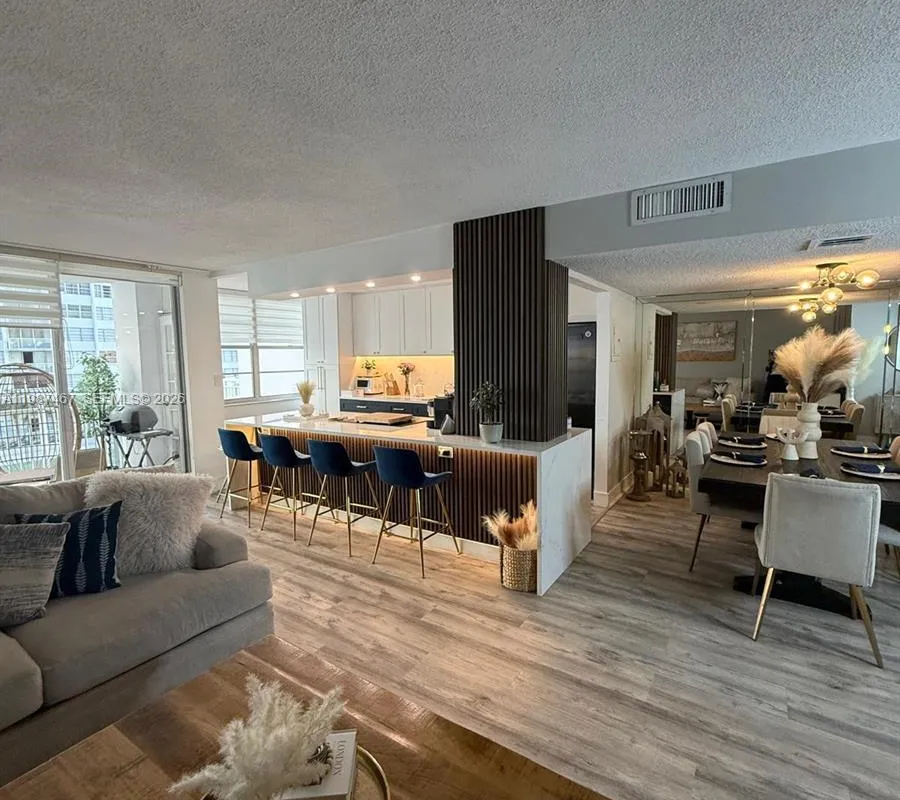 18061 Biscayne Blvd # 404, Aventura FL 33160