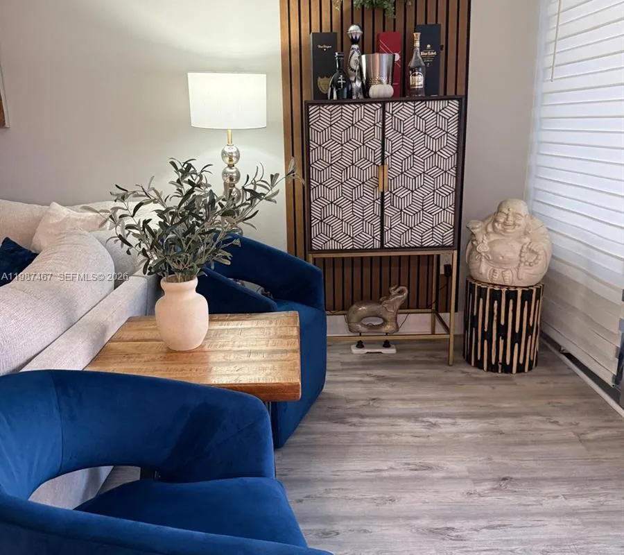 18061 Biscayne Blvd # 404, Aventura FL 33160