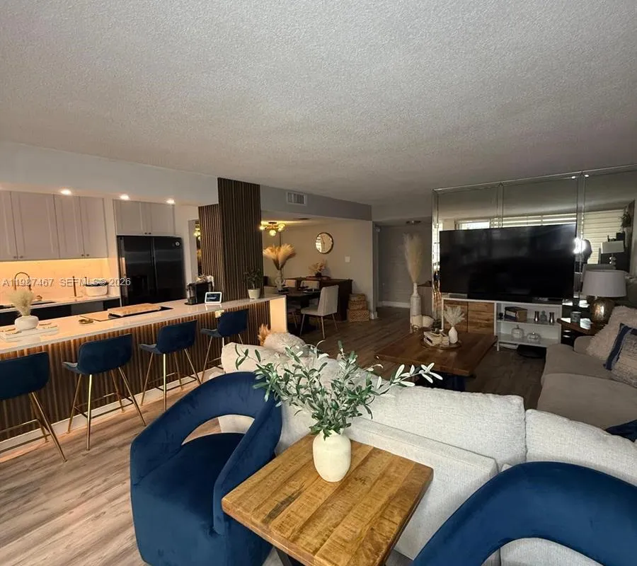 18061 Biscayne Blvd # 404, Aventura FL 33160