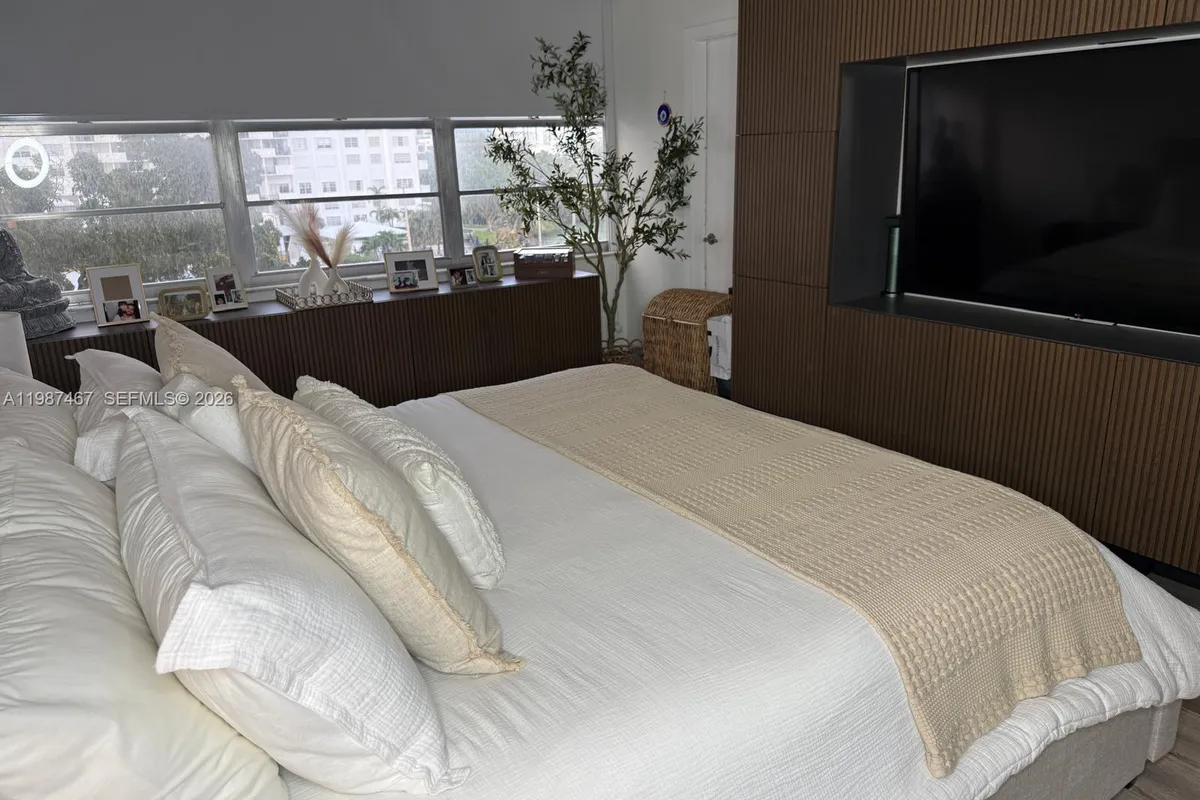 18061 Biscayne Blvd # 404, Aventura FL 33160