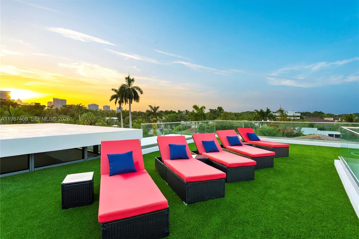 440 Mola Ave, Fort Lauderdale FL 33301