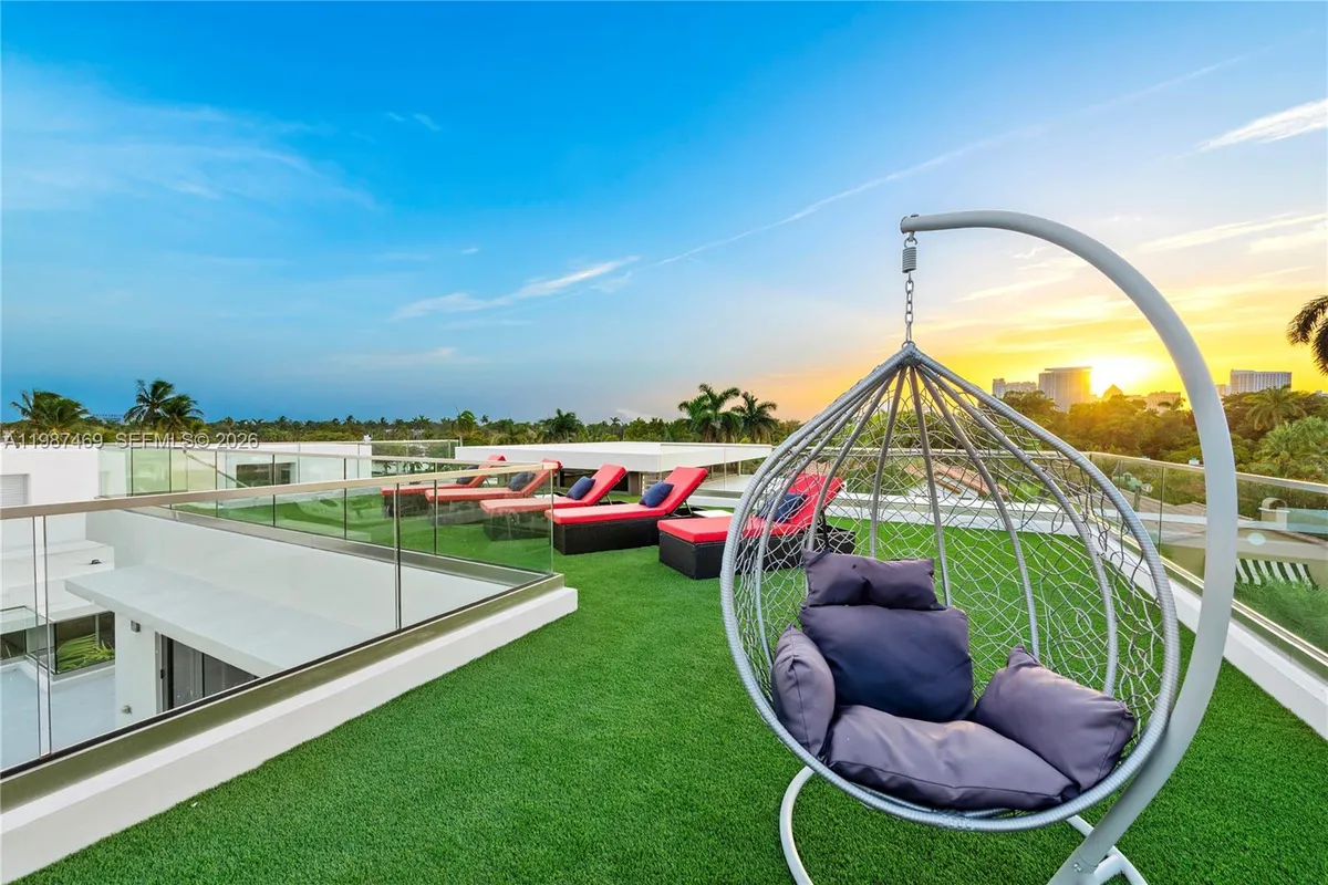 440 Mola Ave, Fort Lauderdale FL 33301