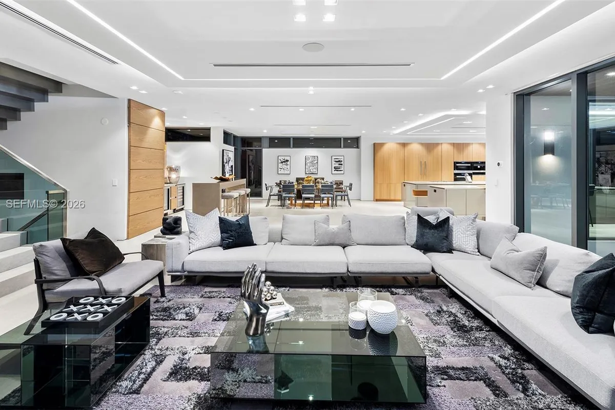 440 Mola Ave, Fort Lauderdale FL 33301