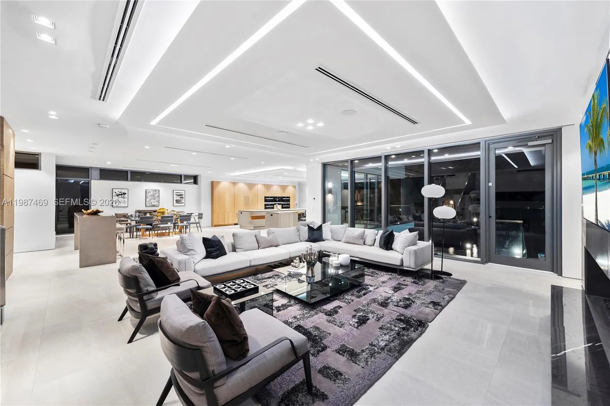 440 Mola Ave, Fort Lauderdale FL 33301