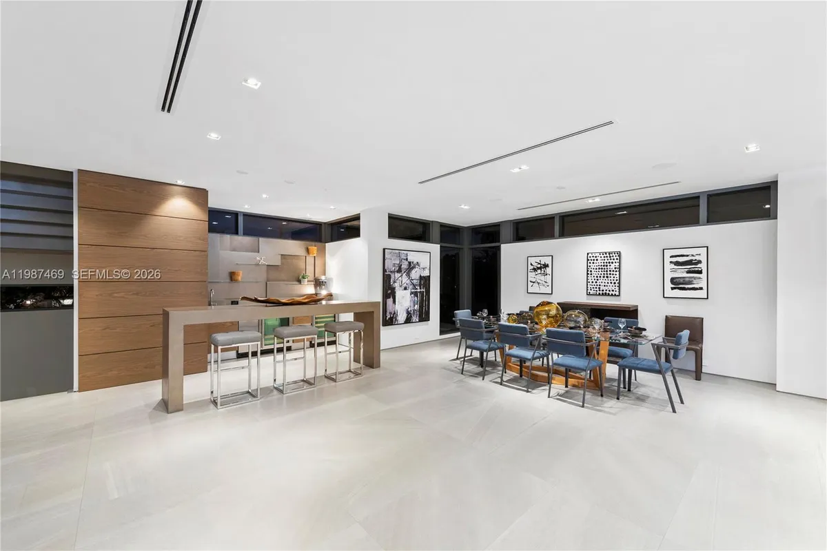 440 Mola Ave, Fort Lauderdale FL 33301