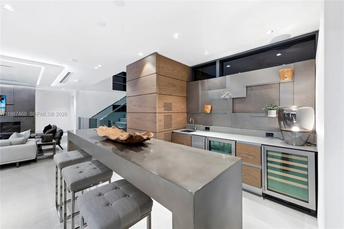 440 Mola Ave, Fort Lauderdale FL 33301