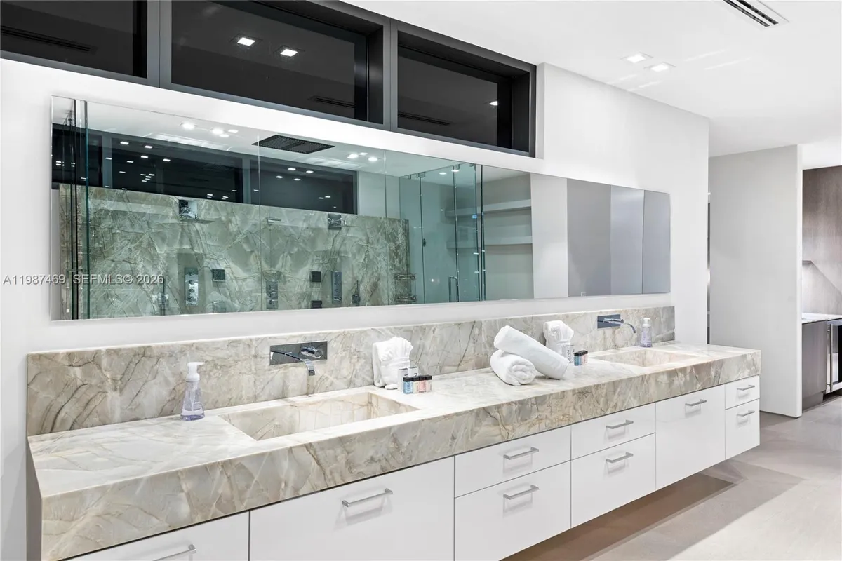 440 Mola Ave, Fort Lauderdale FL 33301