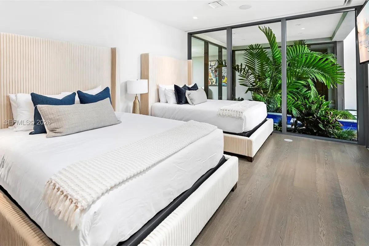 440 Mola Ave, Fort Lauderdale FL 33301