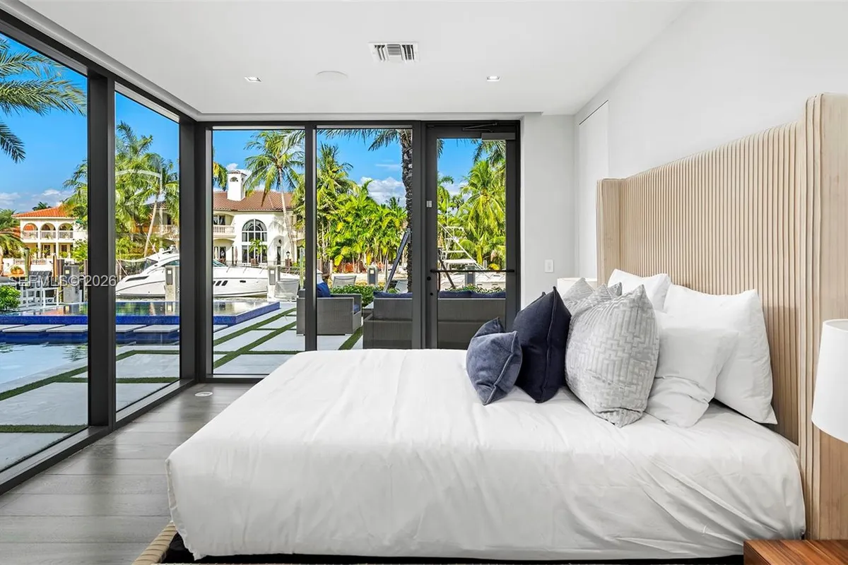 440 Mola Ave, Fort Lauderdale FL 33301