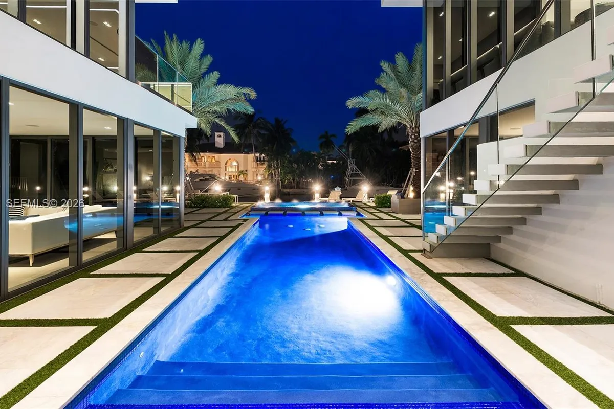 440 Mola Ave, Fort Lauderdale FL 33301