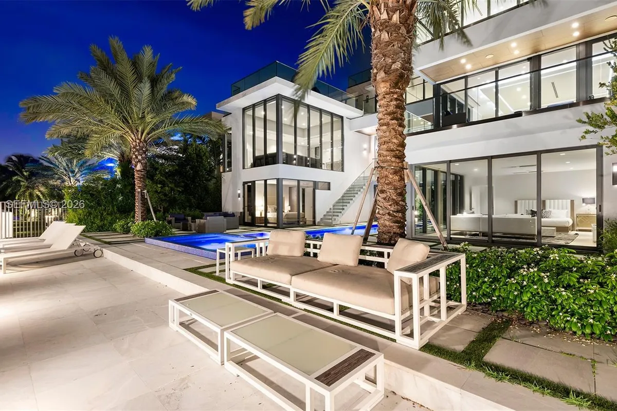 440 Mola Ave, Fort Lauderdale FL 33301