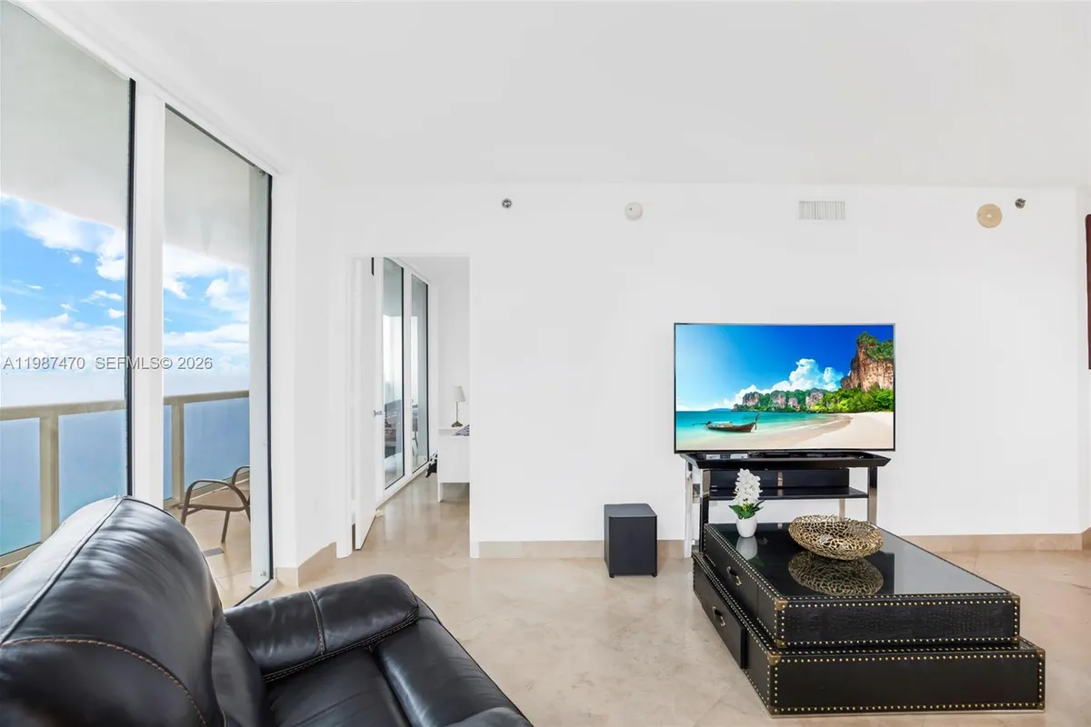 1830 S Ocean Dr # 2808, Hallandale Beach FL 33009