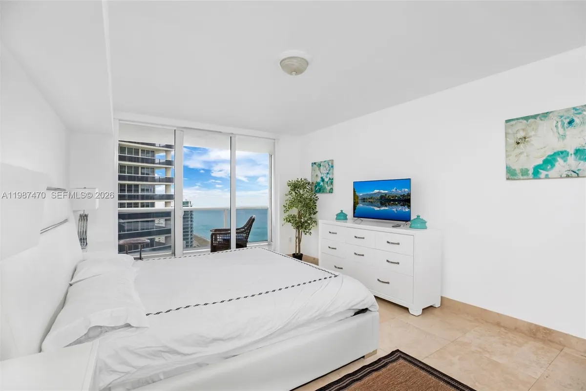 1830 S Ocean Dr # 2808, Hallandale Beach FL 33009