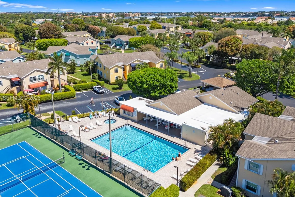 337 Waterside Dr # 337, Hypoluxo FL 33462