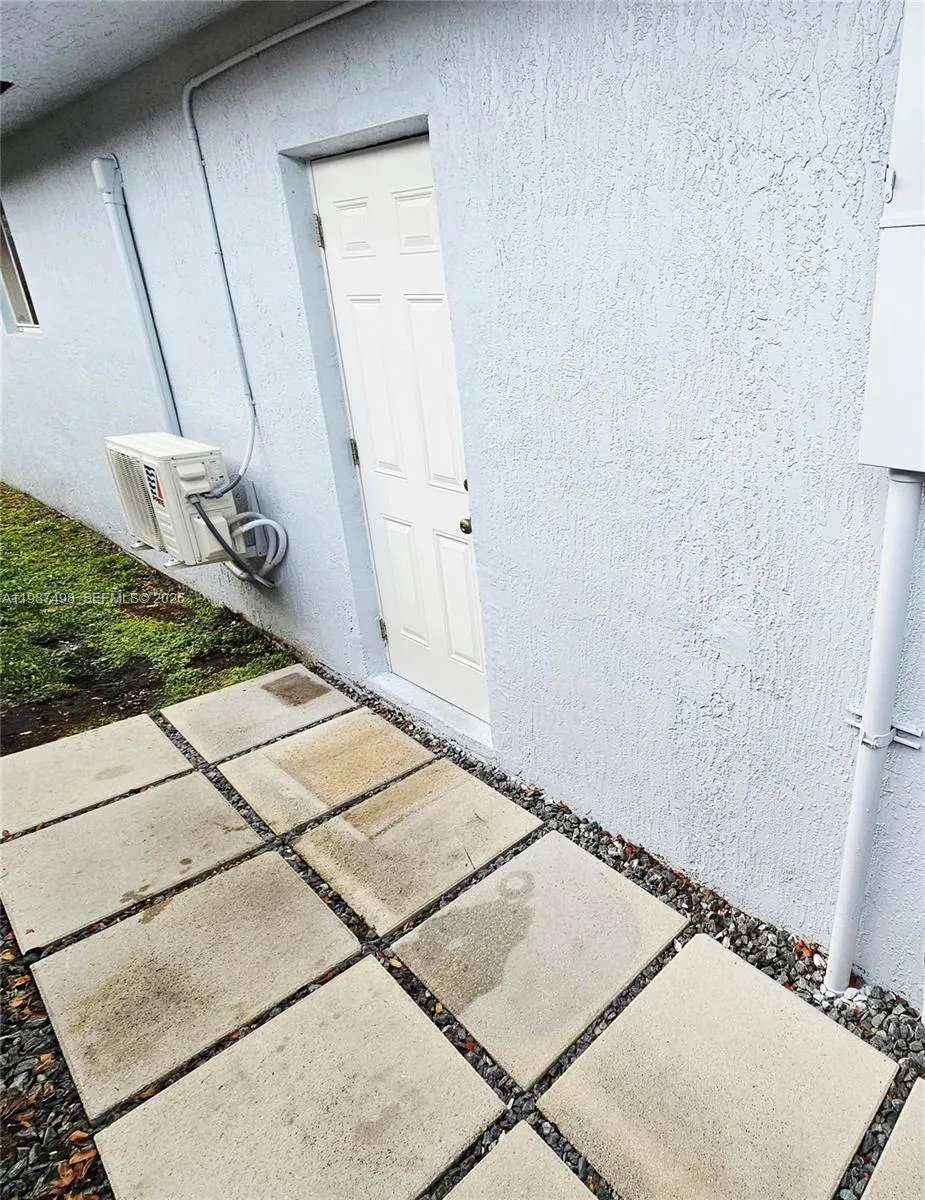 20200 NW 37 CT, Miami Gardens FL 33055