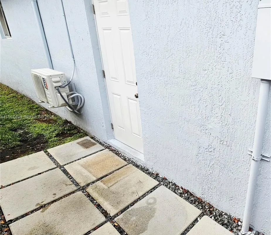 20200 NW 37 CT, Miami Gardens FL 33055