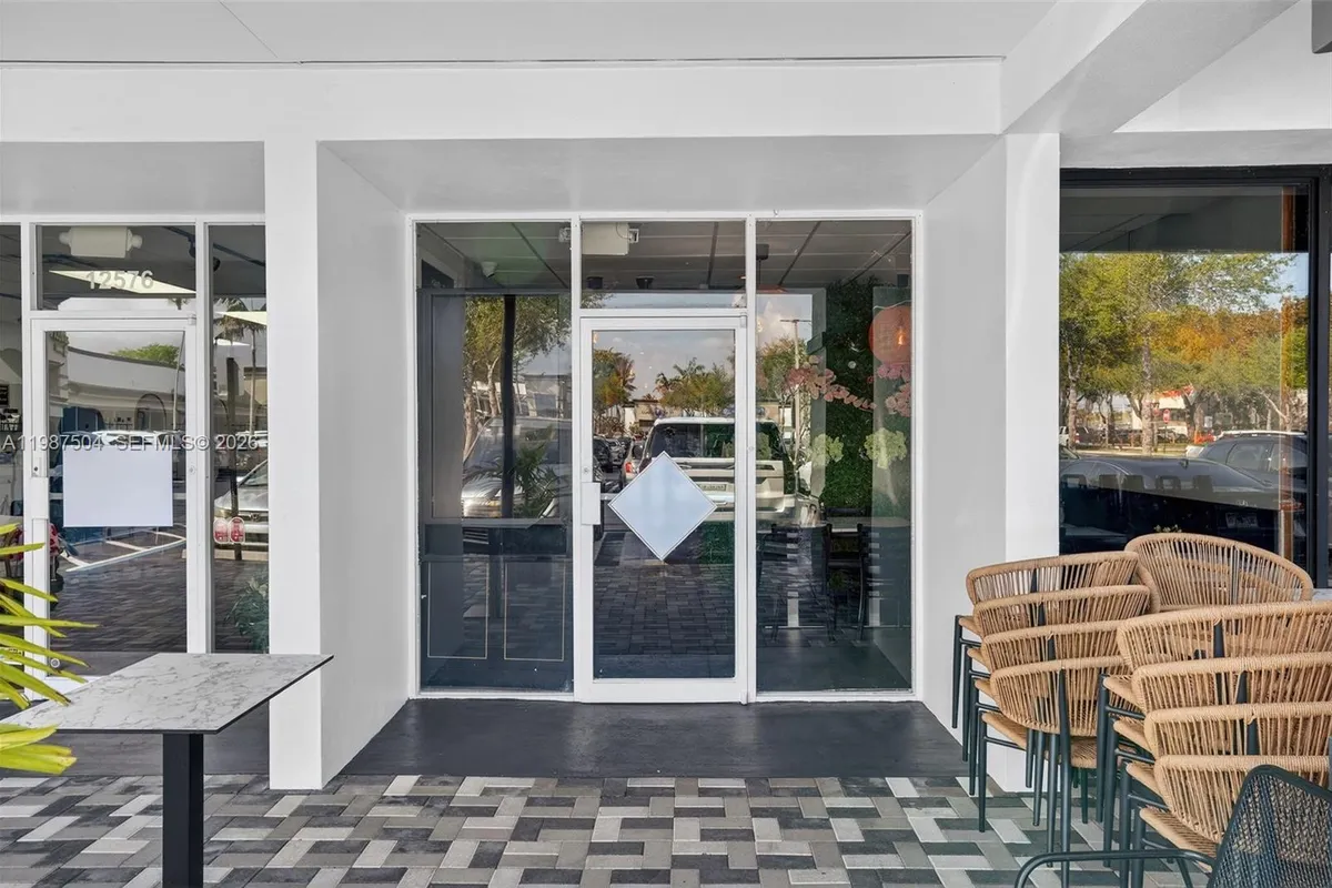 Restaurant For Sale in the heart of Kendall, Kendall FL 33186