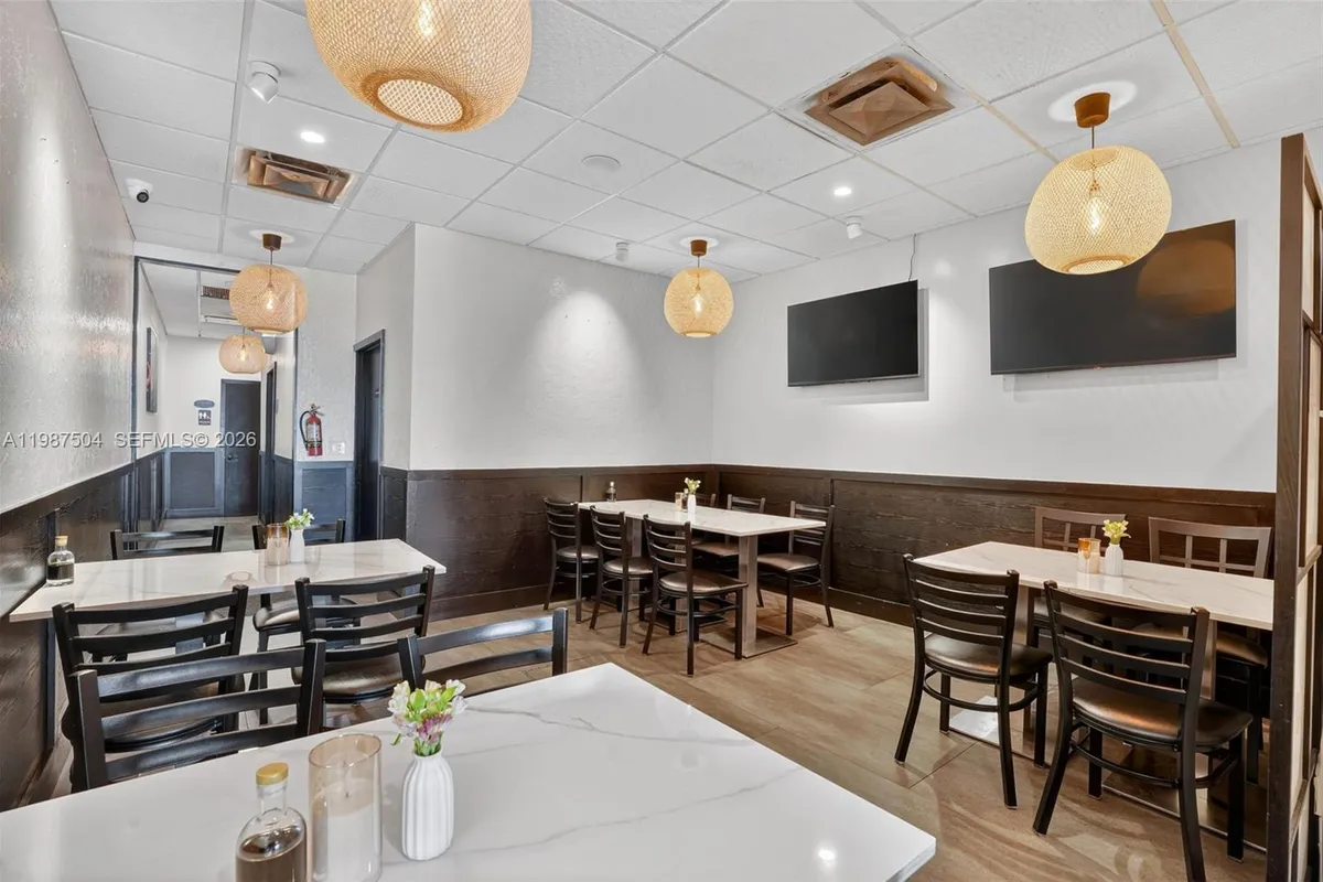 Restaurant For Sale in the heart of Kendall, Kendall FL 33186