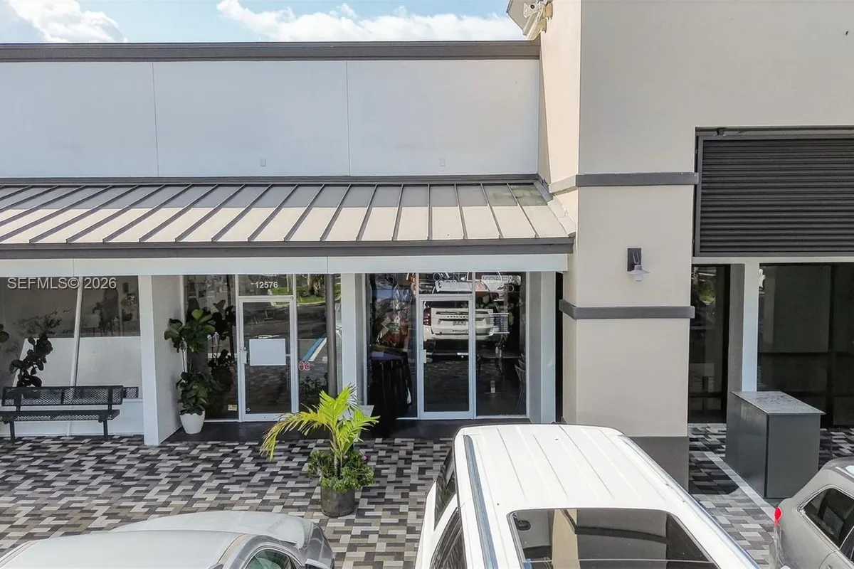 Restaurant For Sale in the heart of Kendall, Kendall FL 33186