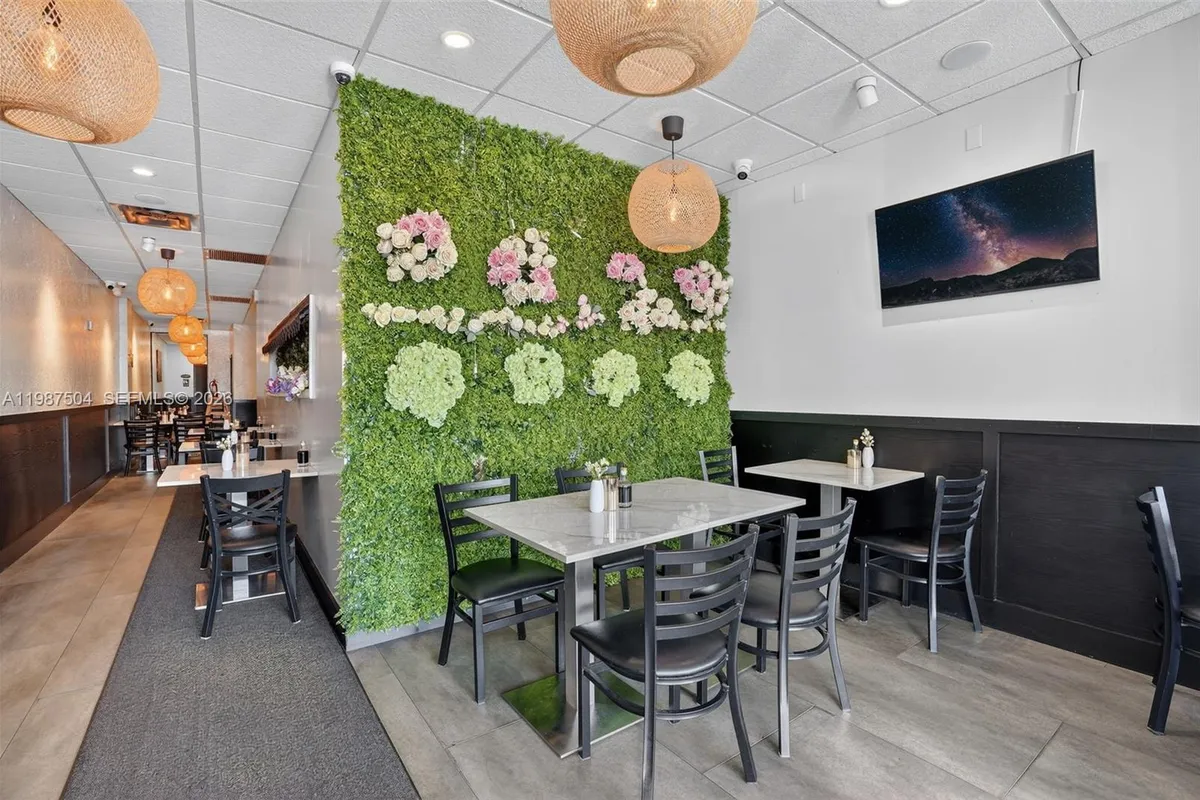 Restaurant For Sale in the heart of Kendall, Kendall FL 33186