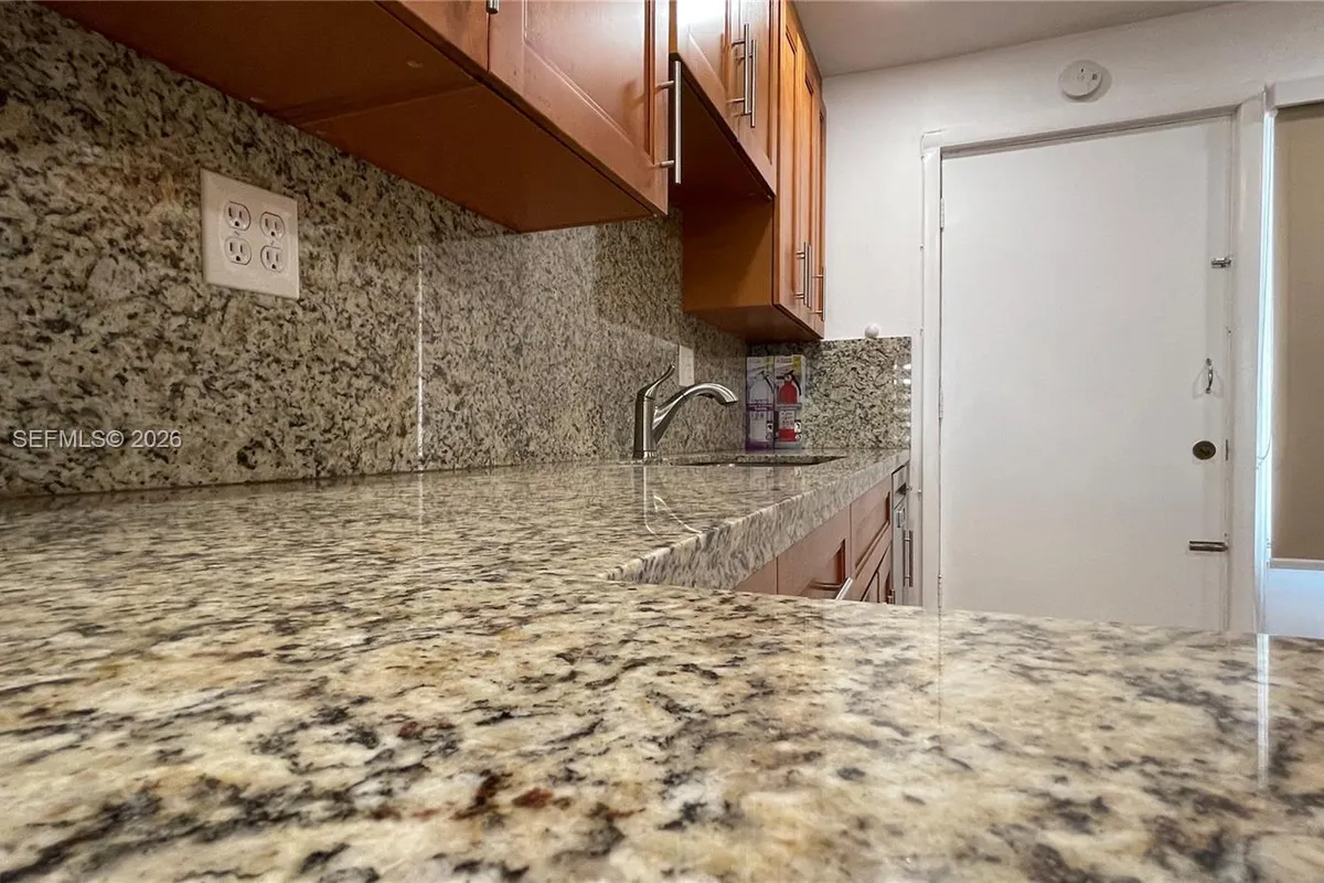 9240 Fontainebleau Blvd # 506, Miami FL 33172