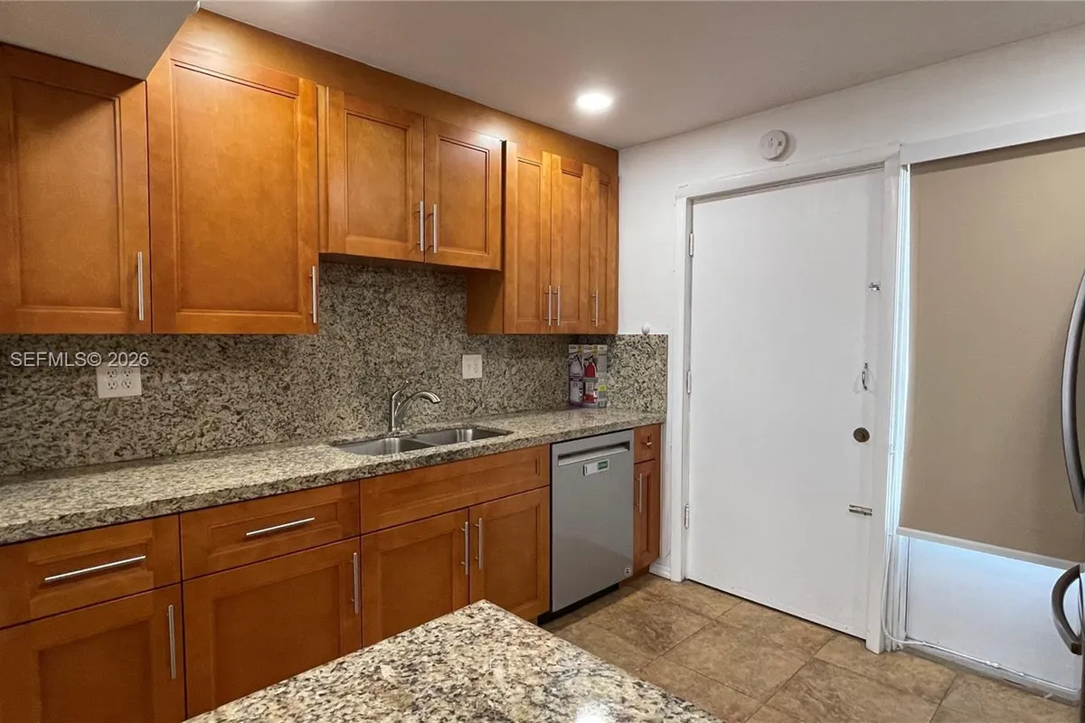 9240 Fontainebleau Blvd # 506, Miami FL 33172