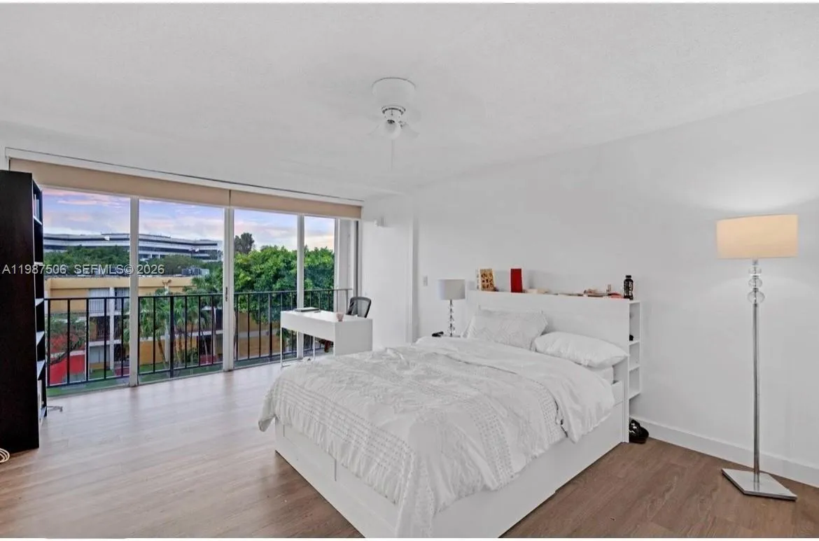 9240 Fontainebleau Blvd # 506, Miami FL 33172