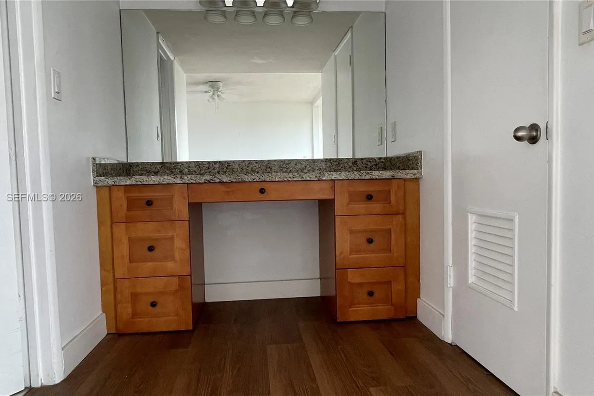 9240 Fontainebleau Blvd # 506, Miami FL 33172