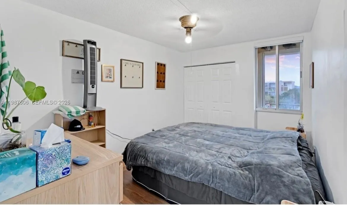 9240 Fontainebleau Blvd # 506, Miami FL 33172