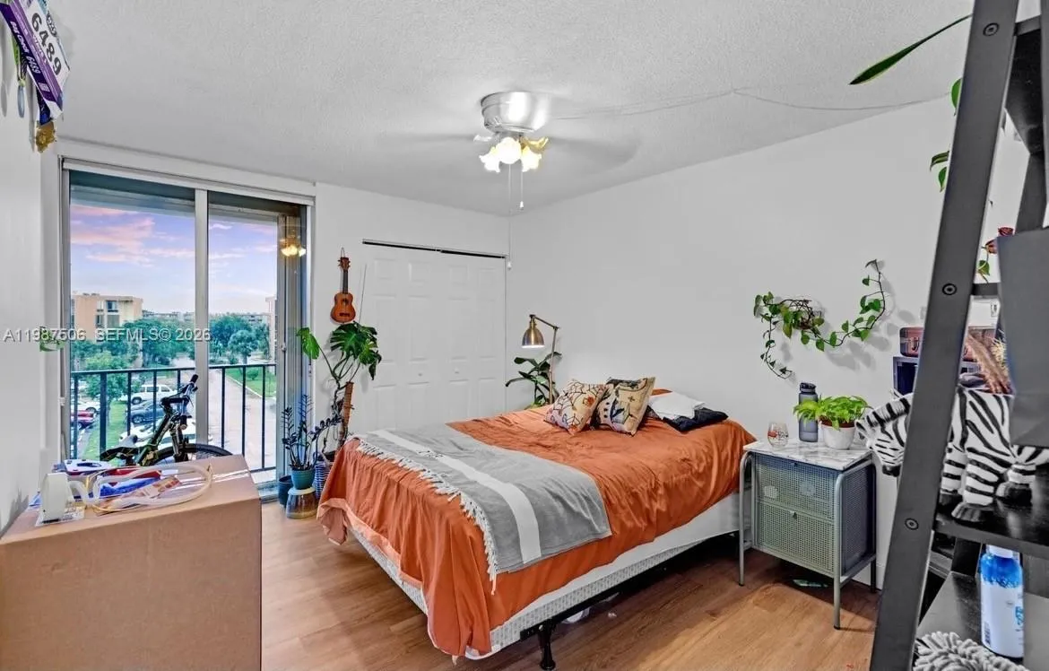 9240 Fontainebleau Blvd # 506, Miami FL 33172