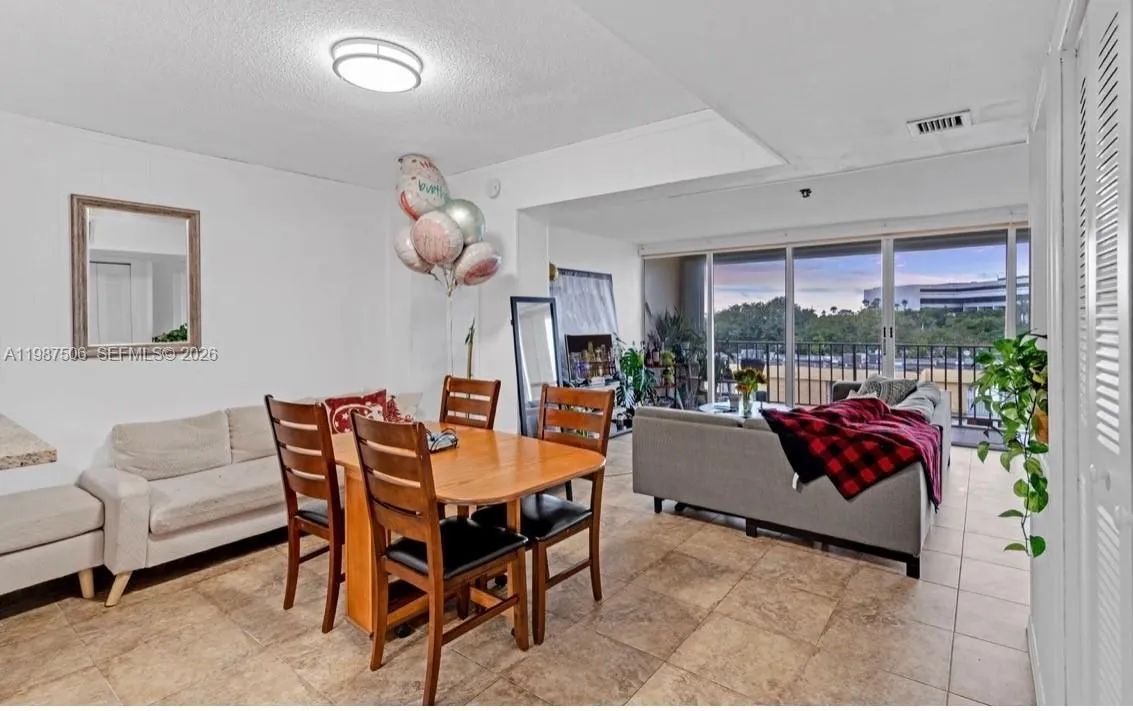 9240 Fontainebleau Blvd # 506, Miami FL 33172