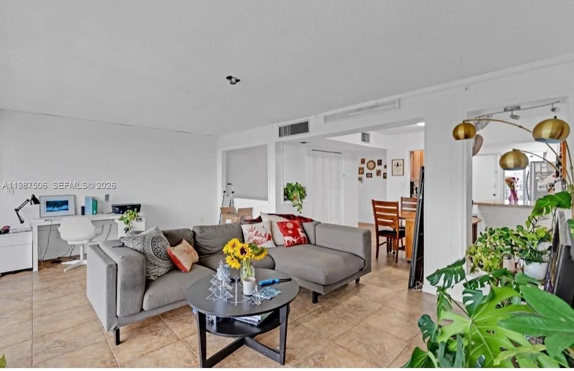 9240 Fontainebleau Blvd # 506, Miami FL 33172