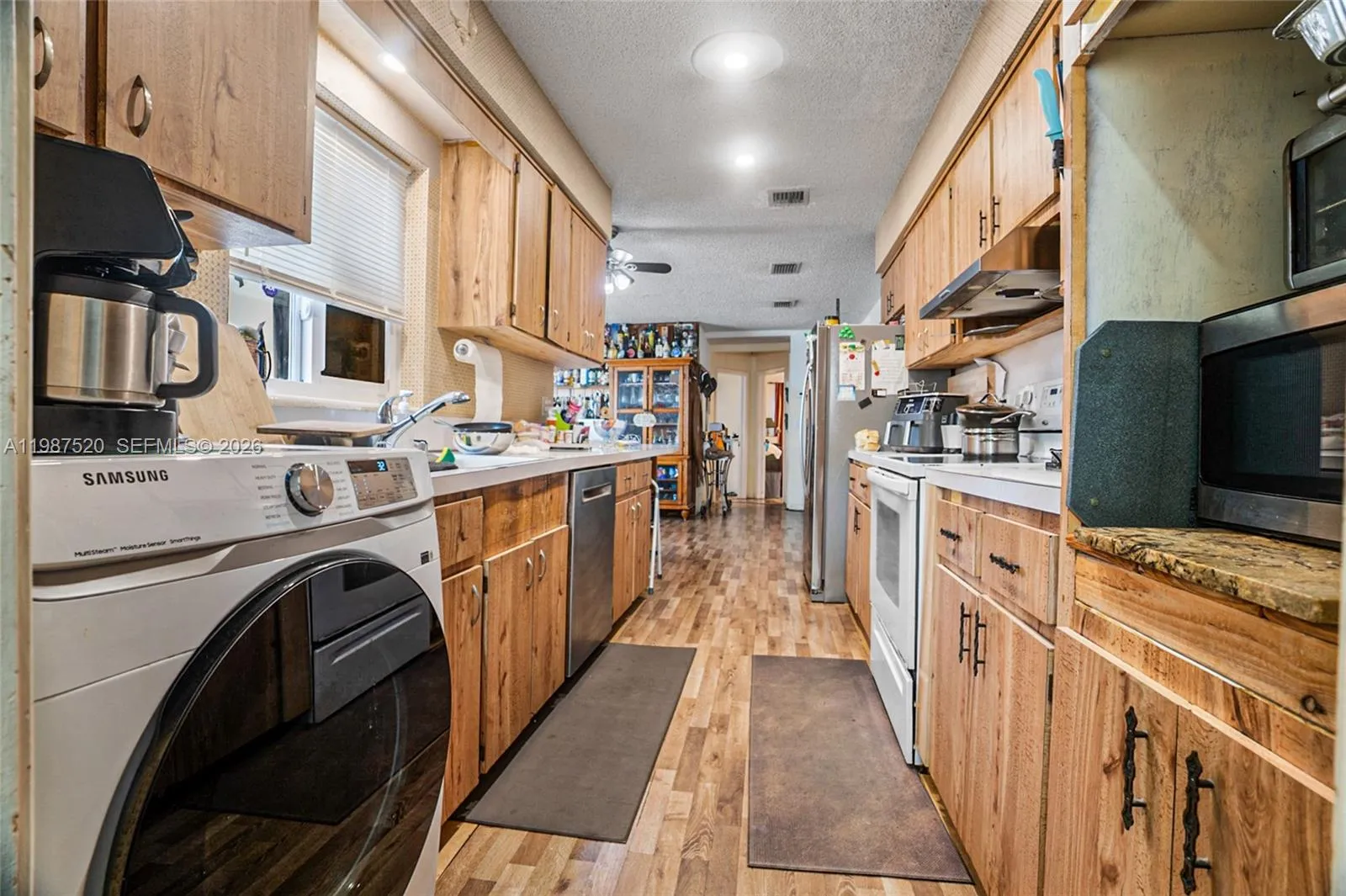 1761 NE 37th St, Oakland Park FL 33334