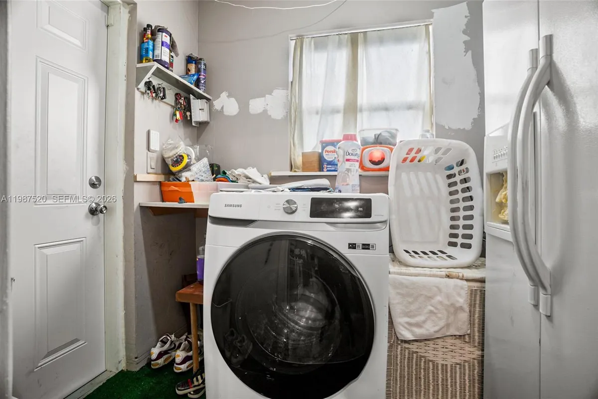 1761 NE 37th St, Oakland Park FL 33334