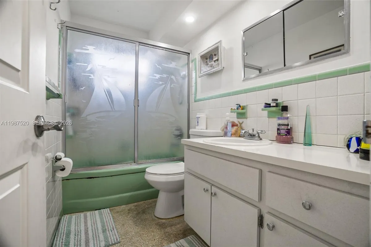 1761 NE 37th St, Oakland Park FL 33334