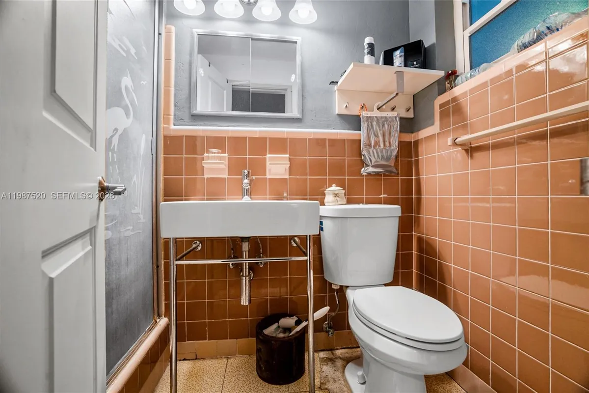 1761 NE 37th St, Oakland Park FL 33334