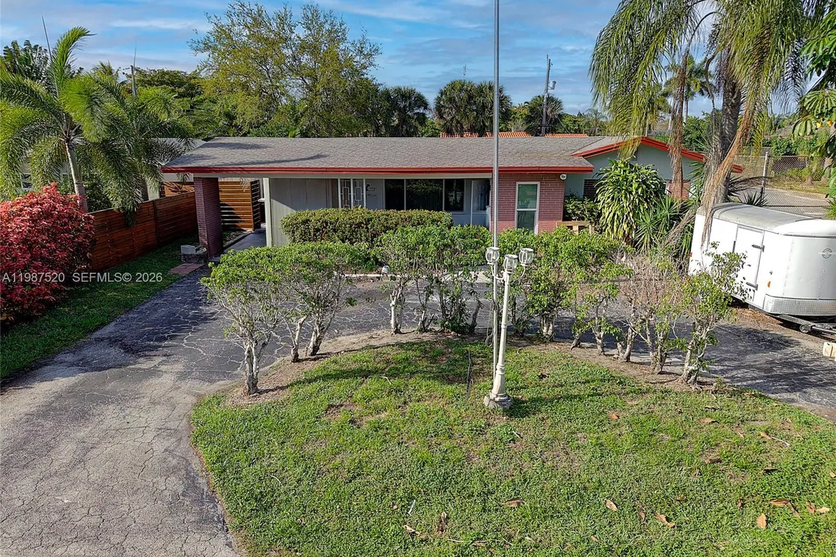 1761 NE 37th St, Oakland Park FL 33334