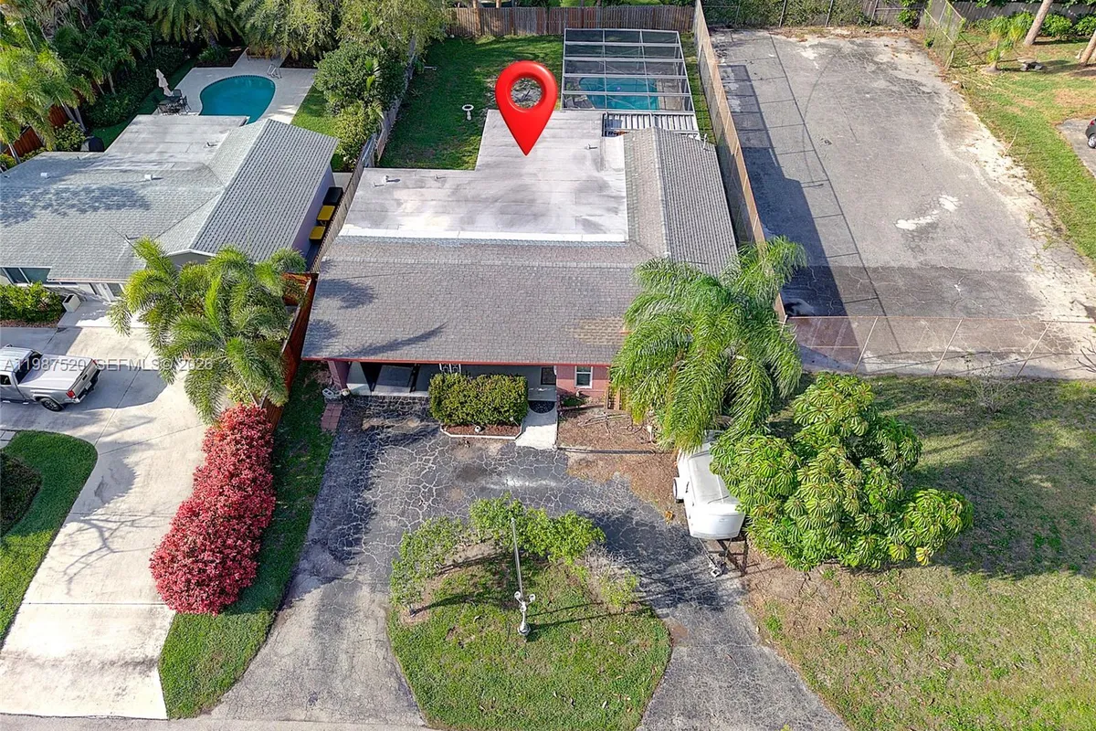 1761 NE 37th St, Oakland Park FL 33334