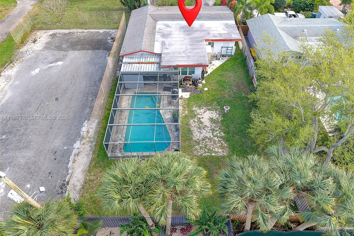 1761 NE 37th St, Oakland Park FL 33334