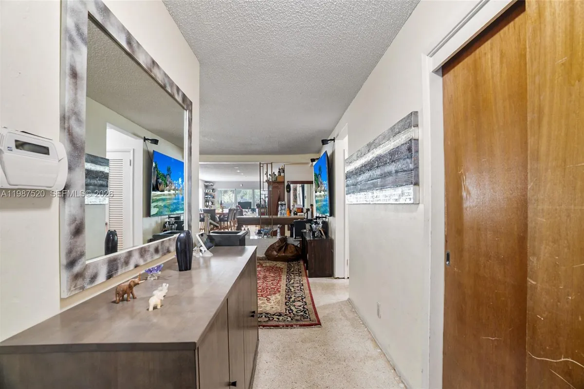 1761 NE 37th St, Oakland Park FL 33334