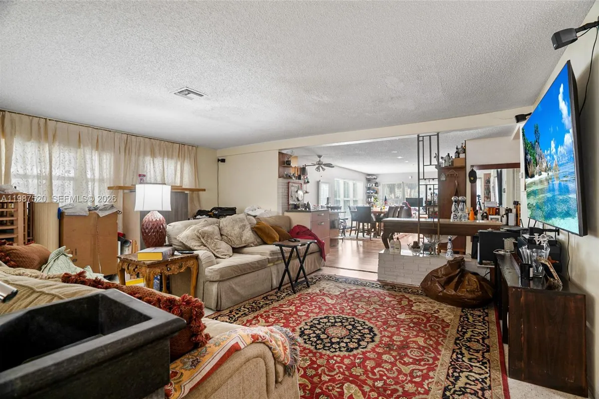 1761 NE 37th St, Oakland Park FL 33334