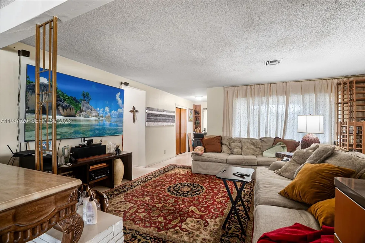 1761 NE 37th St, Oakland Park FL 33334