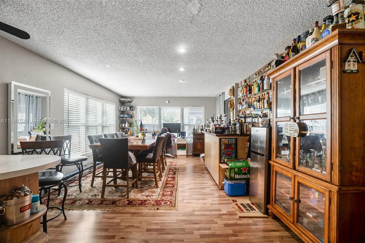 1761 NE 37th St, Oakland Park FL 33334